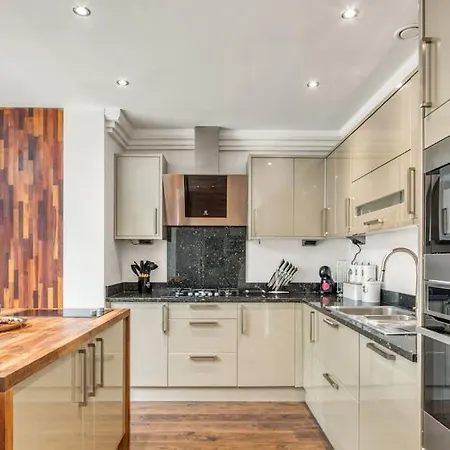 4 Bedroom House In Chiswick- Elegance & Serenity London Exterior photo