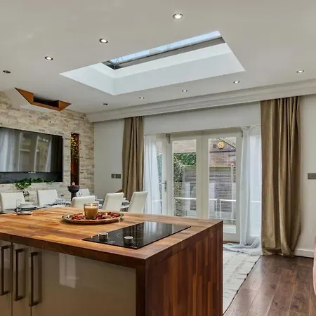 4 Bedroom House In Chiswick- Elegance & Serenity London Exterior photo
