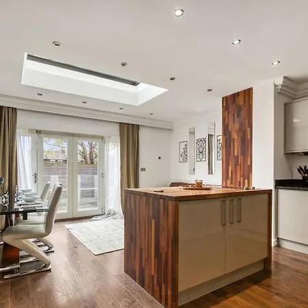 4 Bedroom House In Chiswick- Elegance & Serenity London Exterior photo