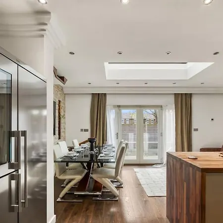 4 Bedroom House In Chiswick- Elegance & Serenity London Exterior photo