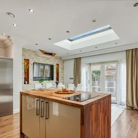 4 Bedroom House In Chiswick- Elegance & Serenity London Exterior photo