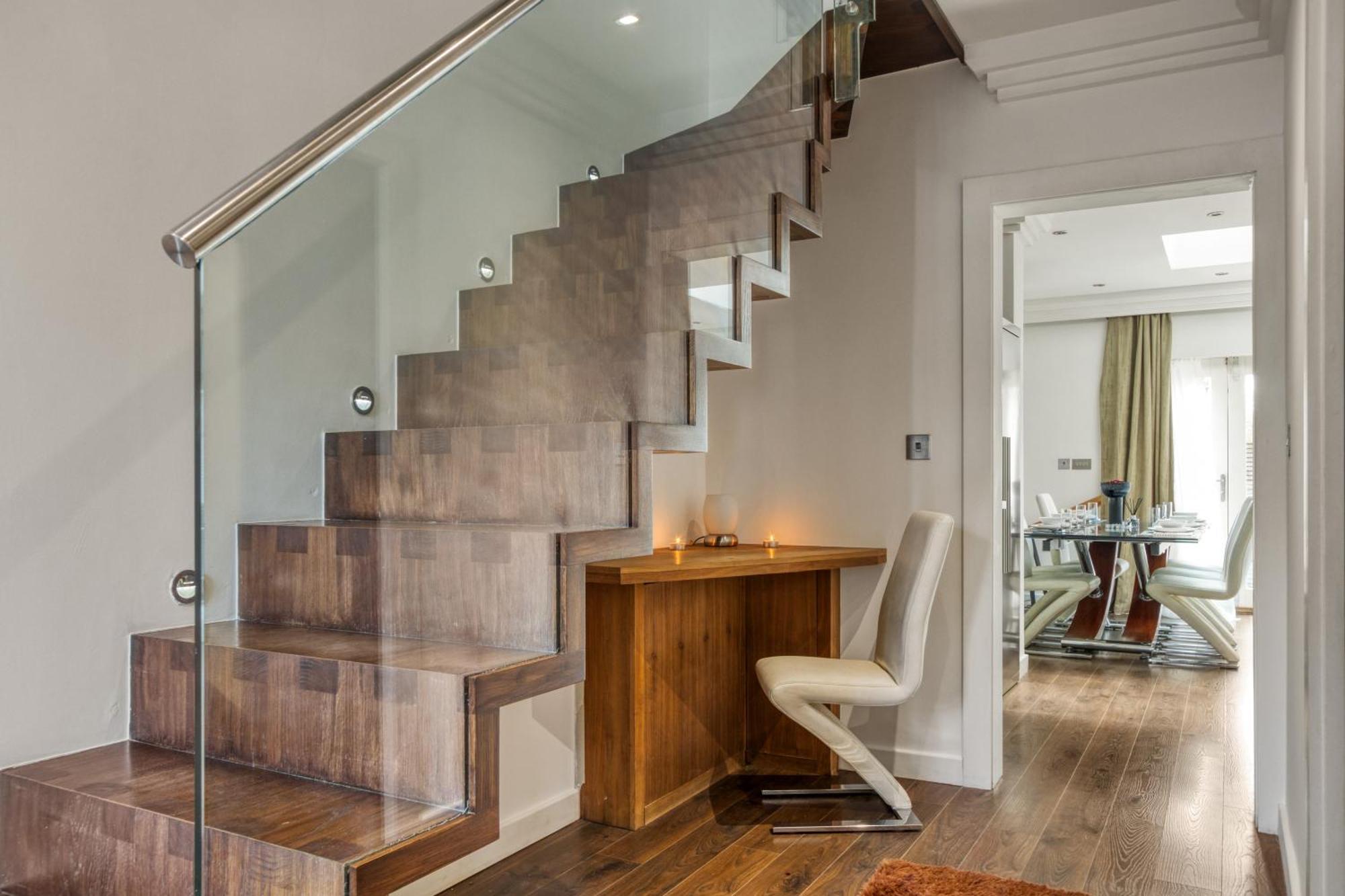 Apartment 4 Bedroom House In Chiswick- Elegance & Serenity London
