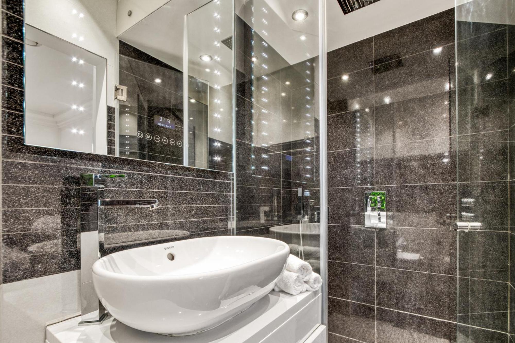 4 Bedroom House In Chiswick- Elegance & Serenity * Londra