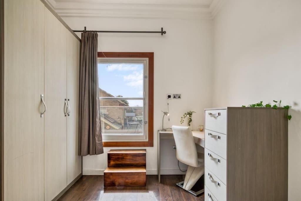 4 Bedroom House In Chiswick- Elegance & Serenity Apartment