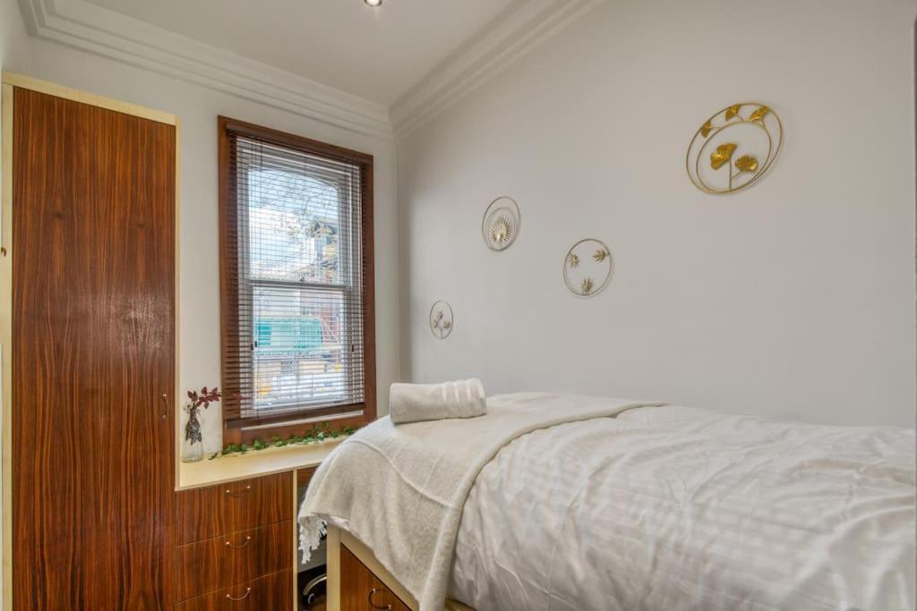 Apartment 4 Bedroom House In Chiswick- Elegance & Serenity
