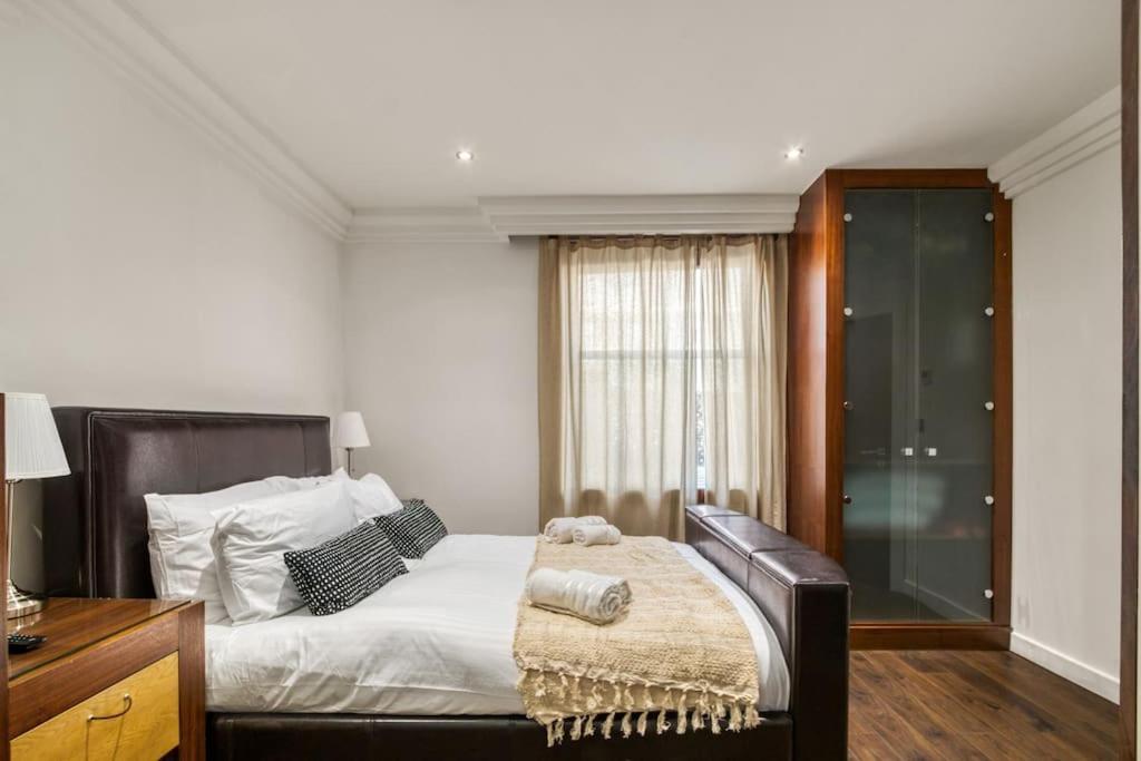 Appartamento 4 Bedroom House In Chiswick- Elegance & Serenity