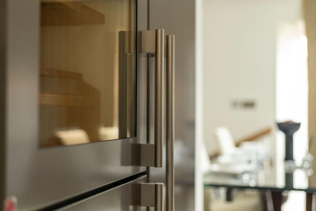 4 Bedroom House In Chiswick- Elegance & Serenity Apartment London