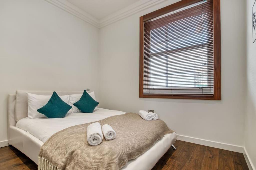Appartamento 4 Bedroom House In Chiswick- Elegance & Serenity *