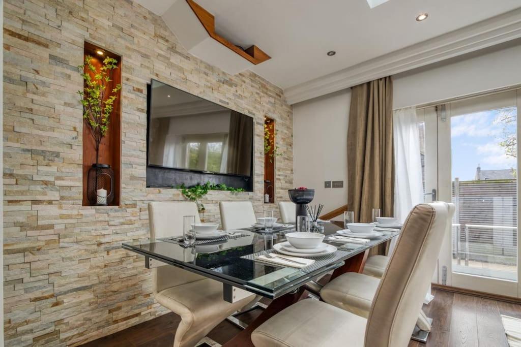 Apartment 4 Bedroom House In Chiswick- Elegance & Serenity *