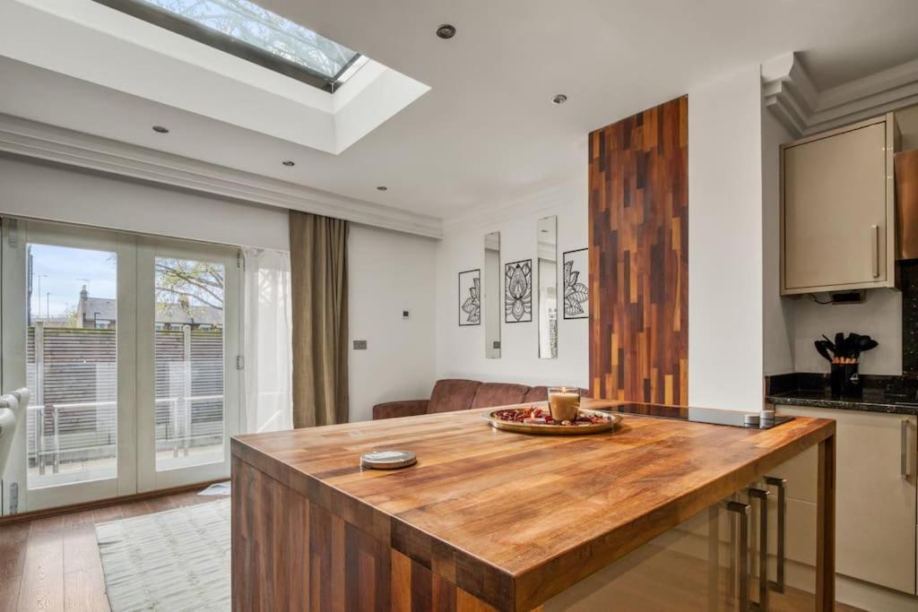 4 Bedroom House In Chiswick- Elegance & Serenity * Londra